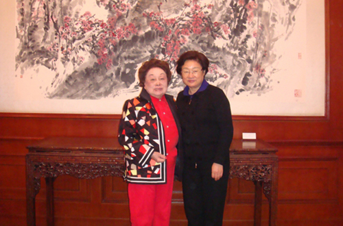 国侨办主任李海峰与陈香梅女士合影