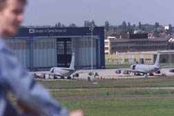 99052401a.jpg (13518 bytes)